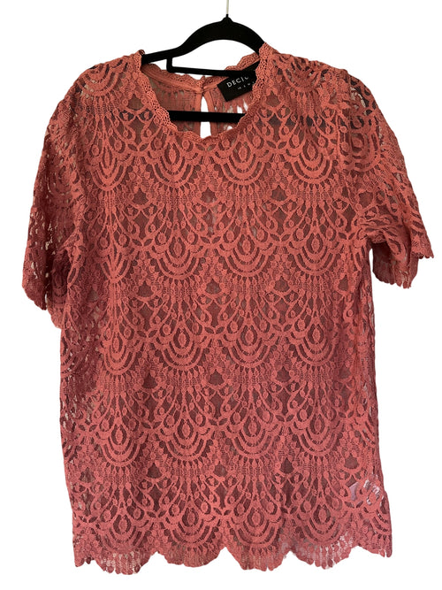 DECJUBA Dusty Rose Lace Short Sleeve Blouse Size L - Image 1