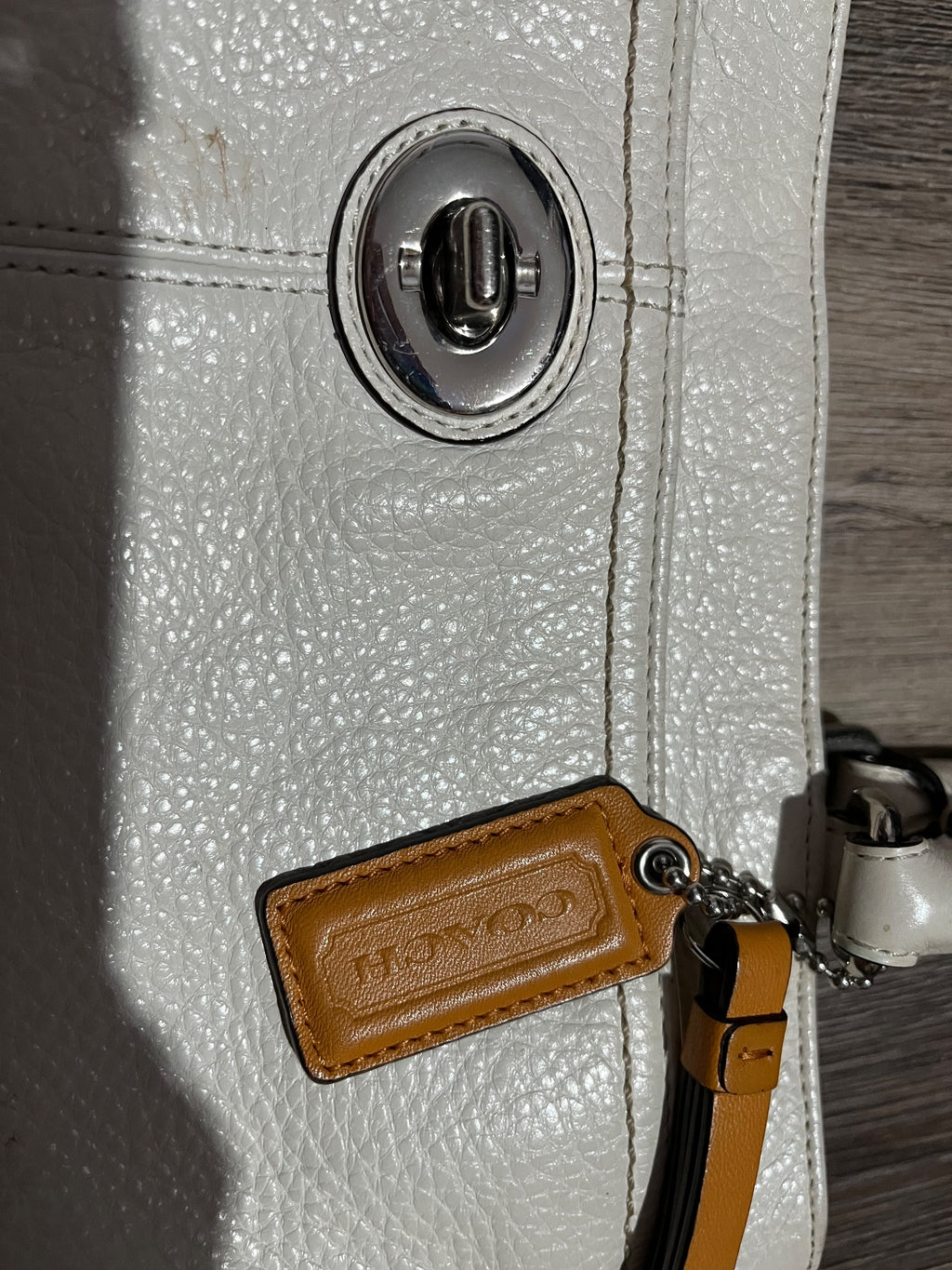 Coach Legacy Pebbled Leather Turnlock Satchel White - Image 2