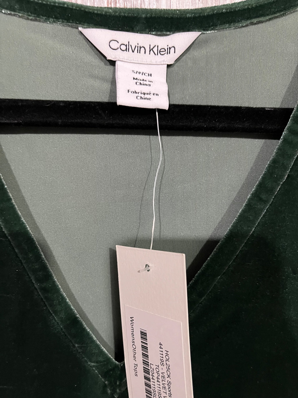 Calvin Klein Women's Dark Green Velvet V-Neck Sleeveless Tank Top New With Tags - Image 2
