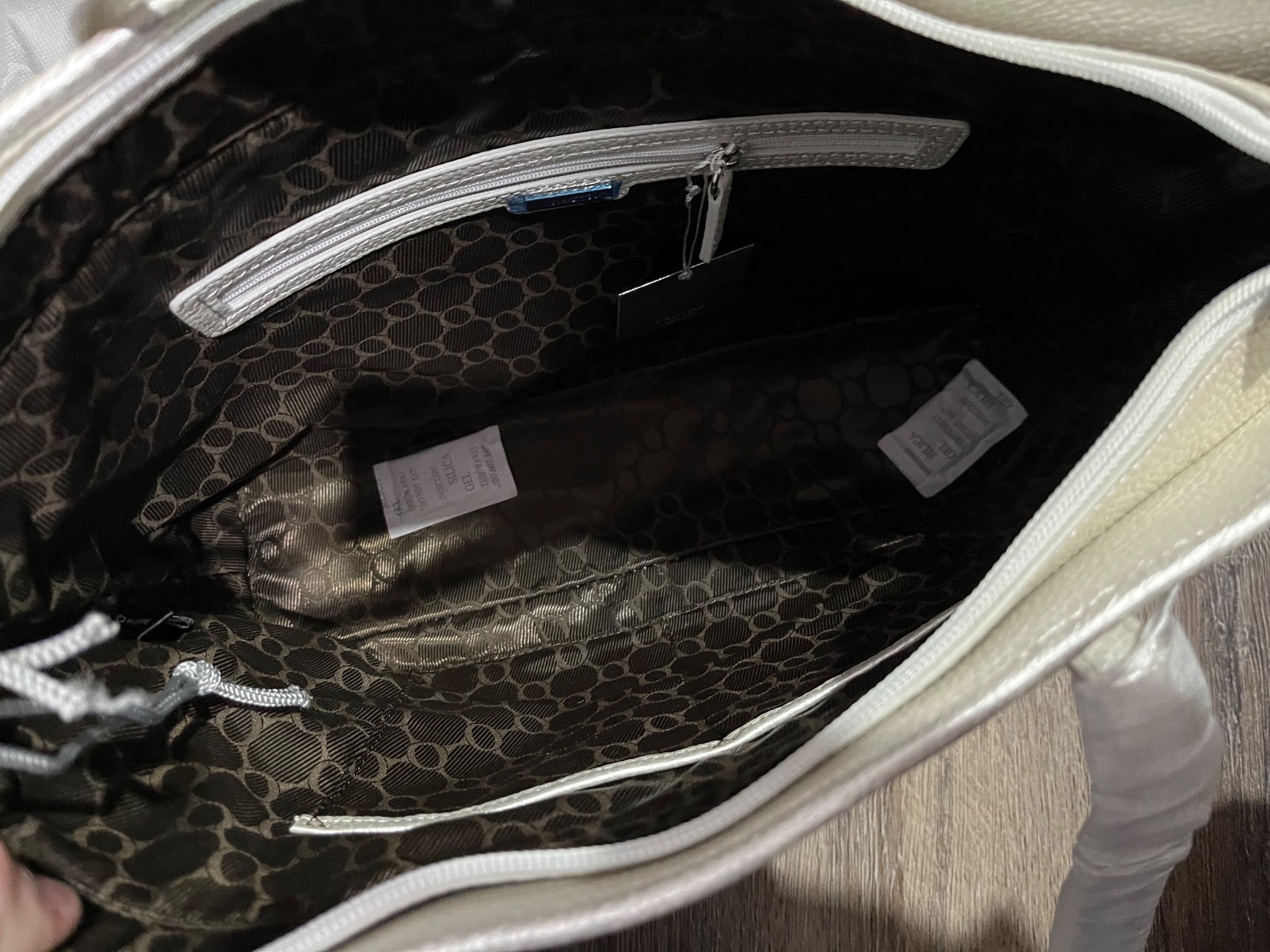 Oroton Melanie Pebble Tote Bag Pale Silver - Image 3
