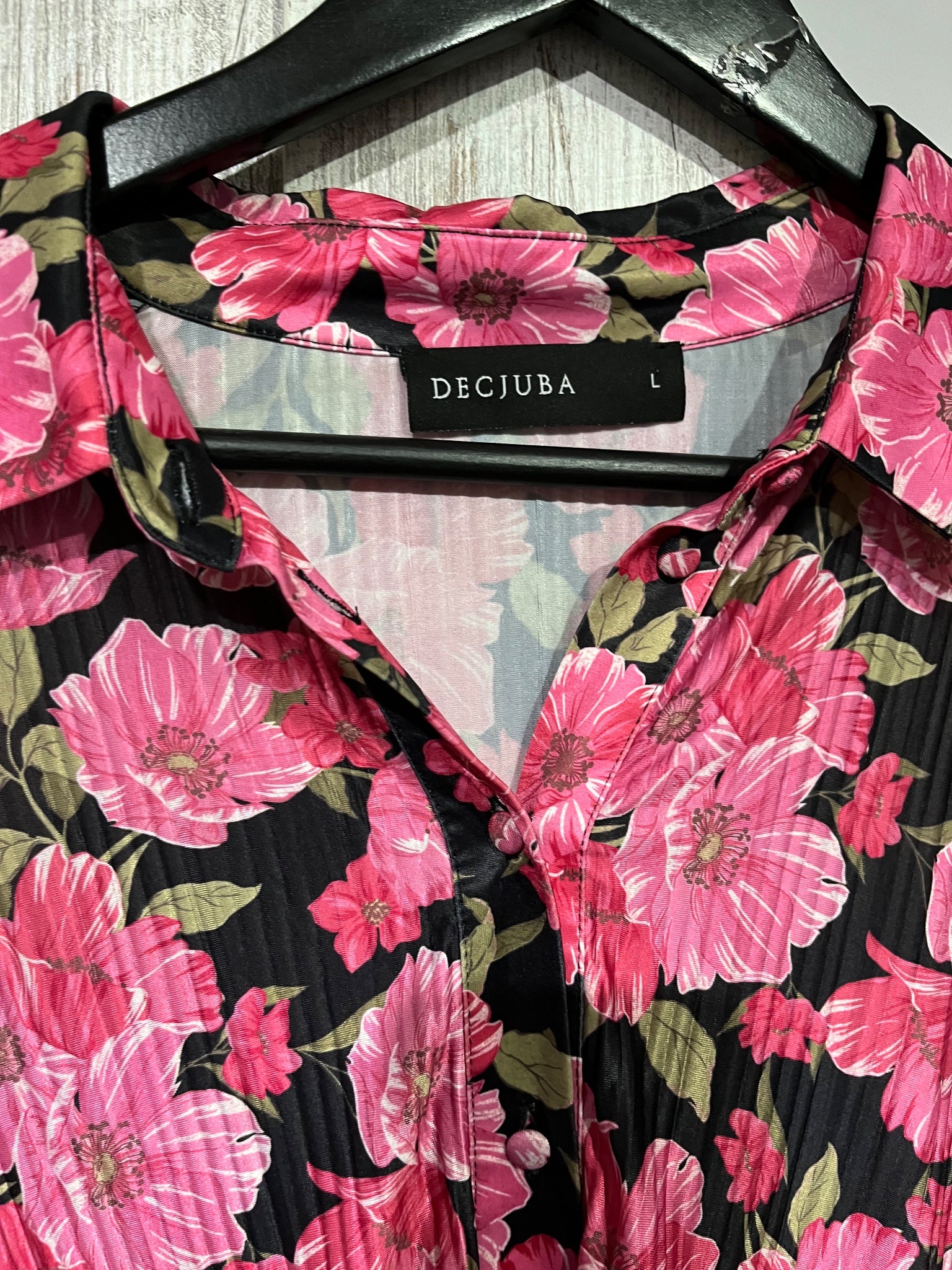 Decjuba Pleated Floral Button-Down Blouse Size L - Image 3