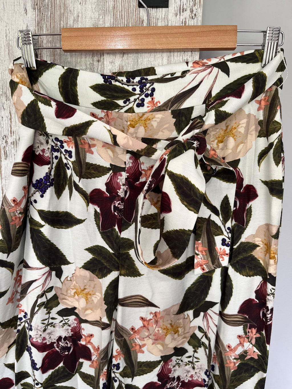 Women's SHEIKE Floral Print Wide Leg Tie-Waist Trousers - Image 3