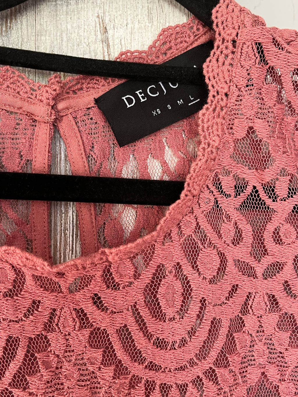 DECJUBA Dusty Rose Lace Short Sleeve Blouse Size L - Image 3