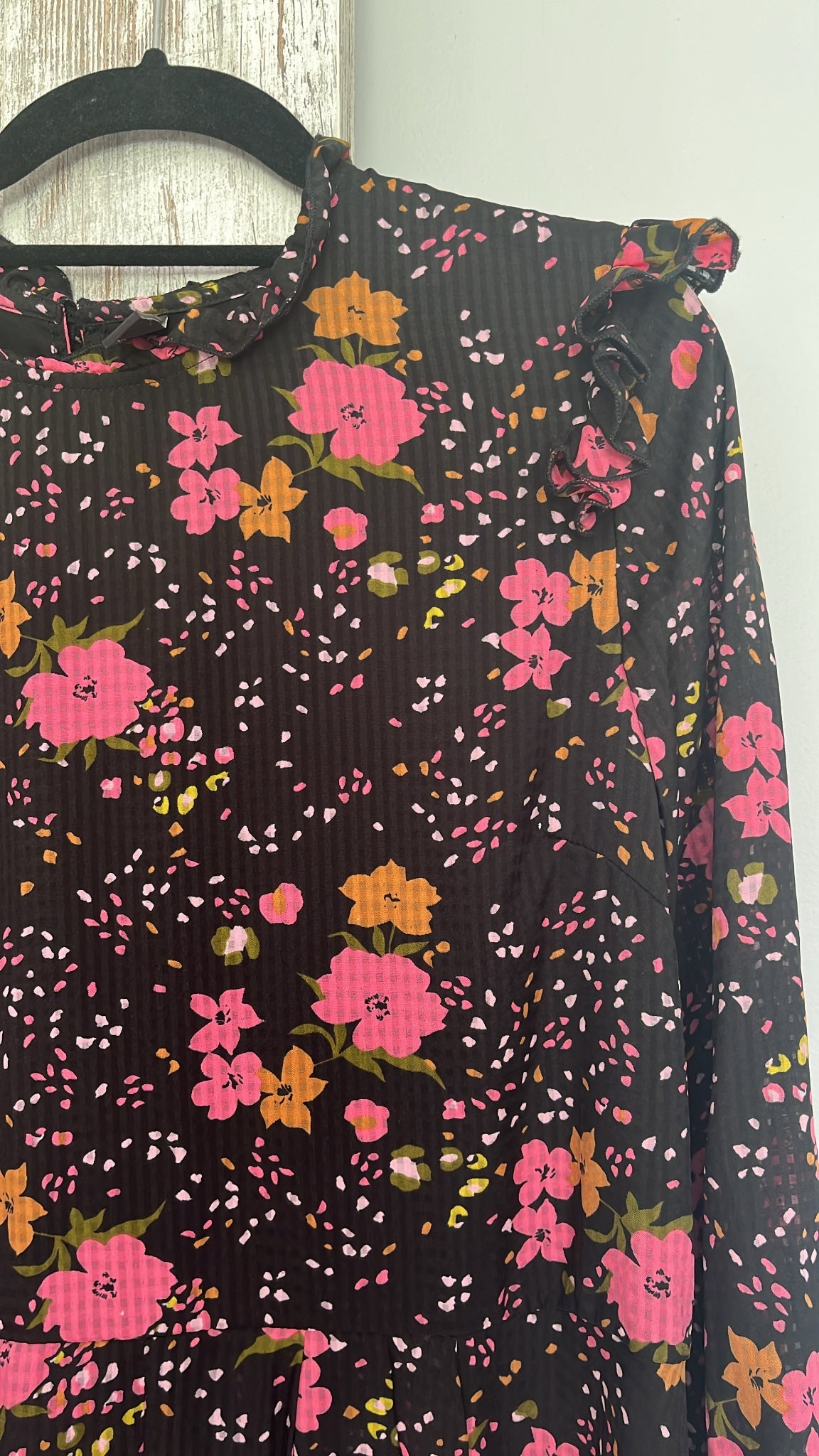 YAS Black Floral Pleated Georgette Dress - Image 3