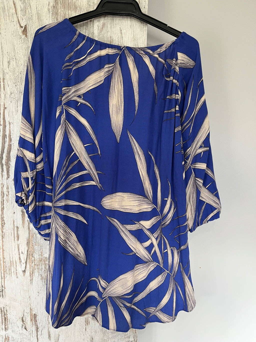 Witchery Blue and Cream Palm Leaf Print Blouse - Image 4