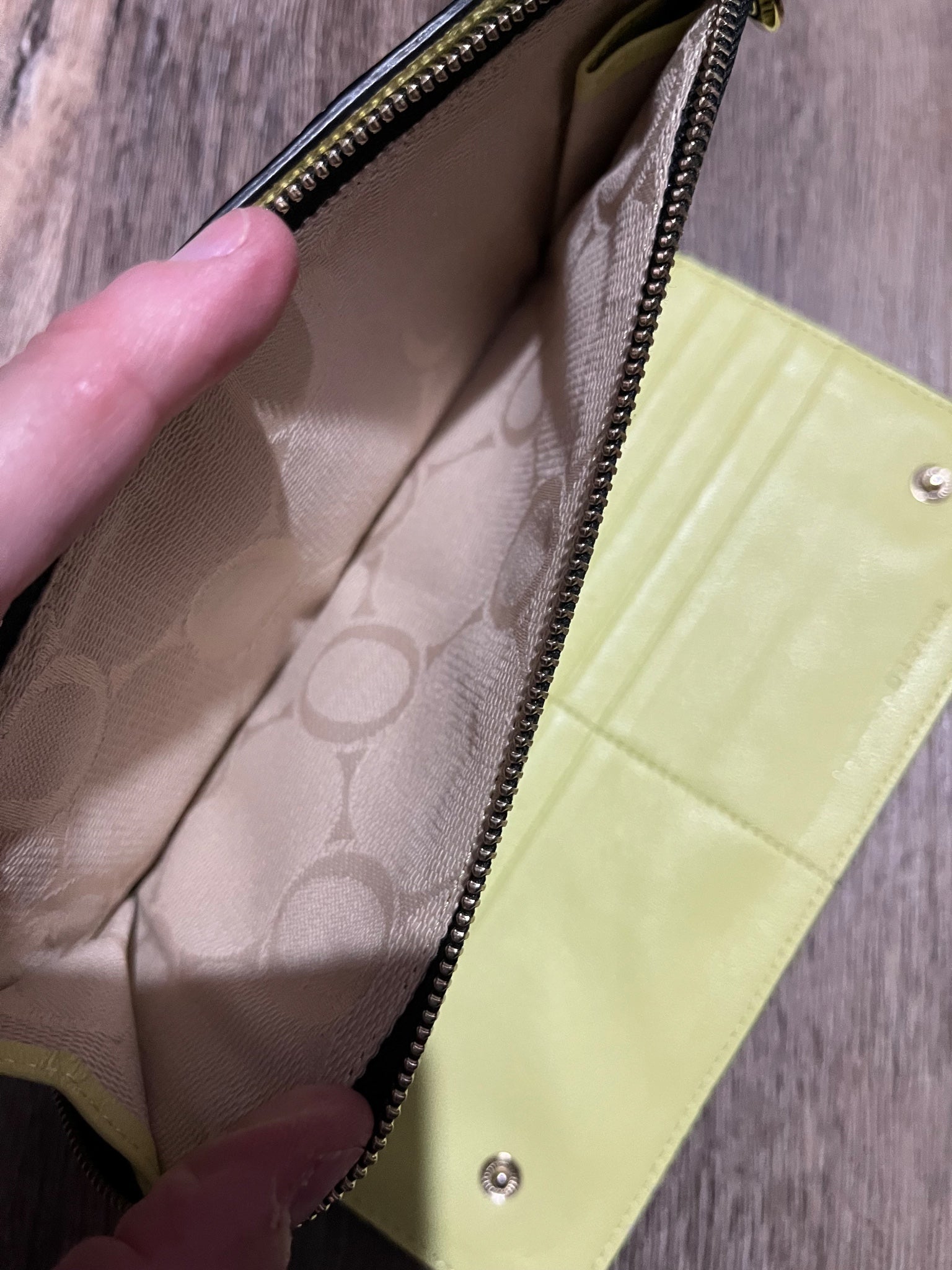 Oroton Lime Green Leather Zip-Around Wallet - Image 4