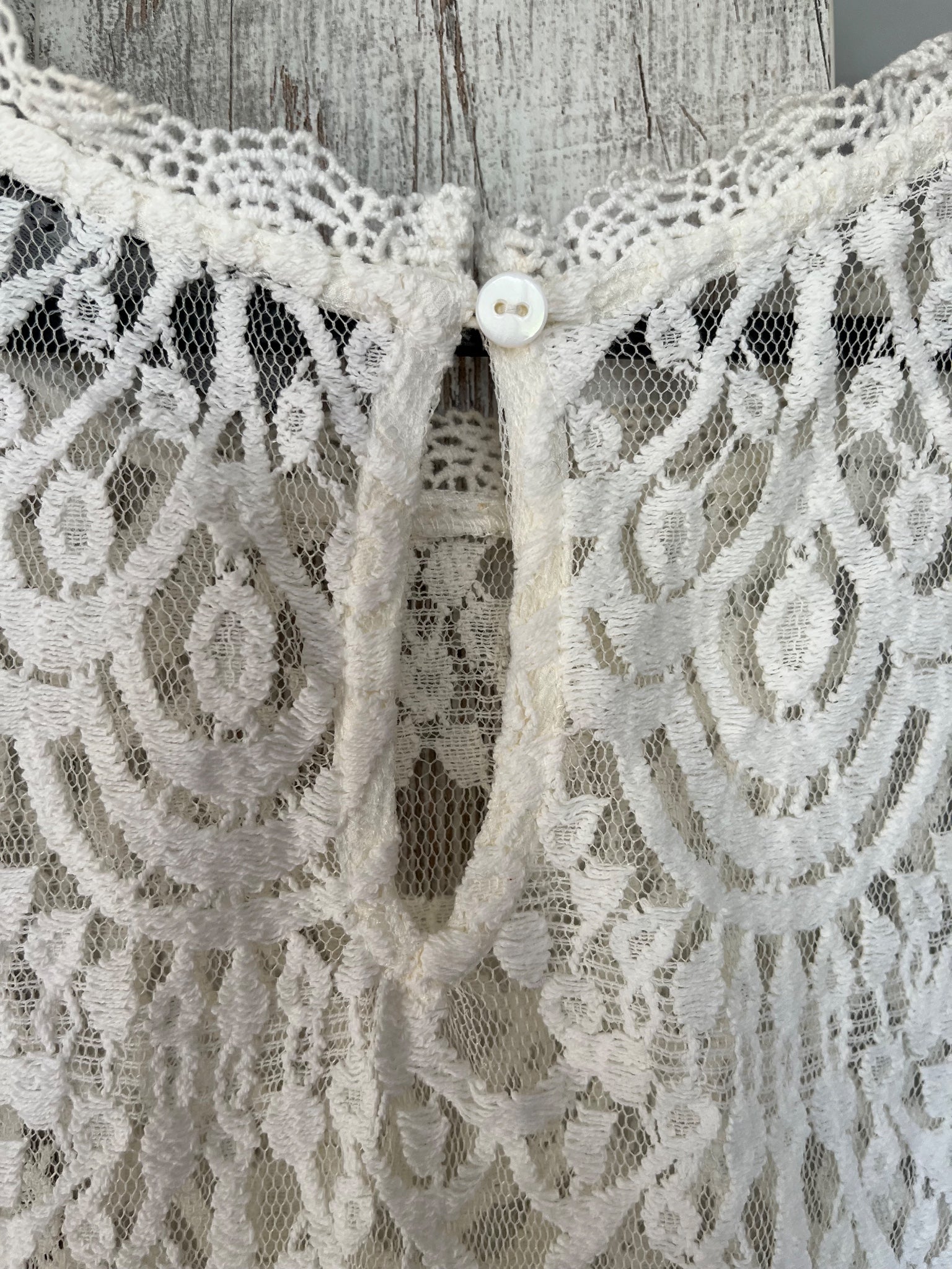 Decjuba White Lace Short Sleeve Blouse - Image 4