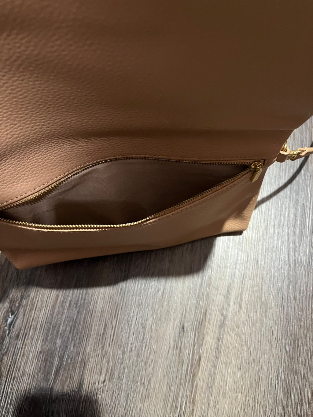 Oroton Pebbled Leather Crossbody Bag Beige - Image 4