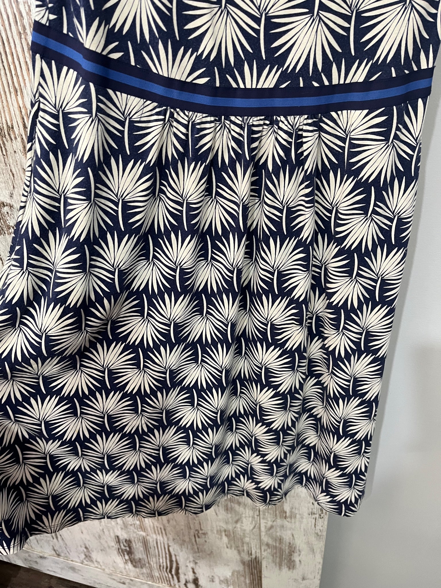 Boden Navy & White Palm Leaf Print Sleeveless Jersey Dress - Image 4