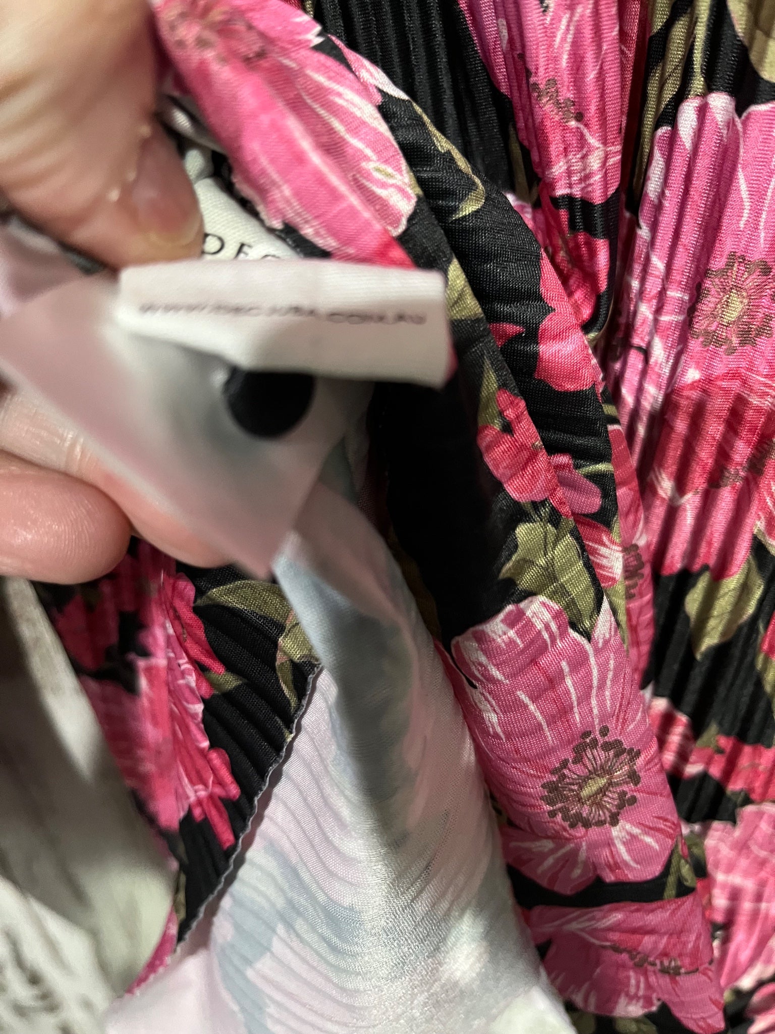 Decjuba Pleated Floral Button-Down Blouse Size L - Image 5