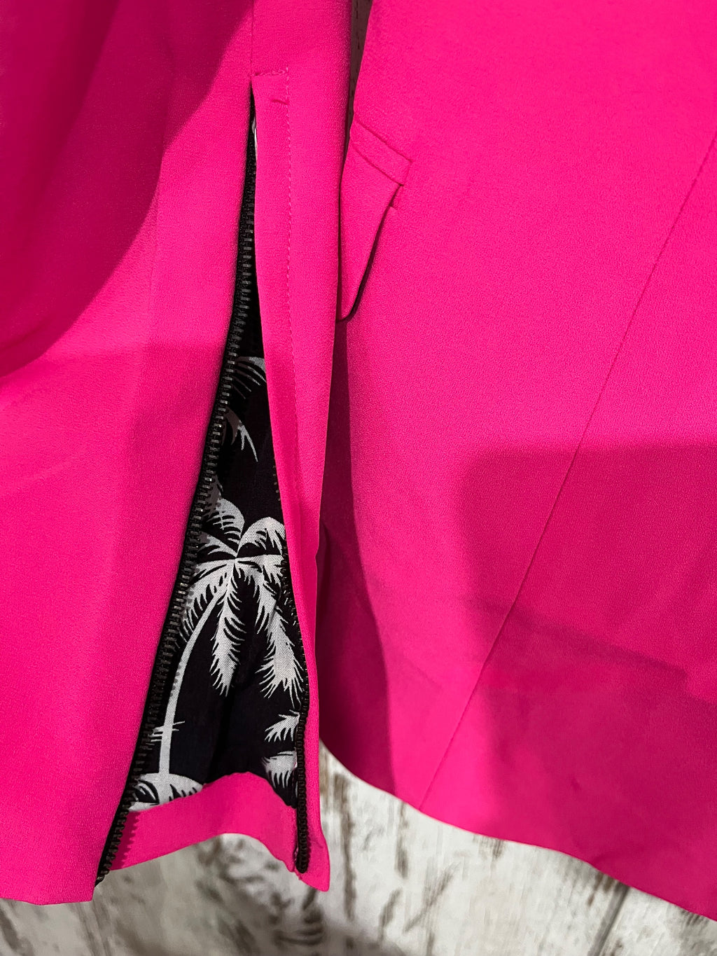 Neon Blonde She's Sharp Blazer Shocking Pink Size S - Image 5