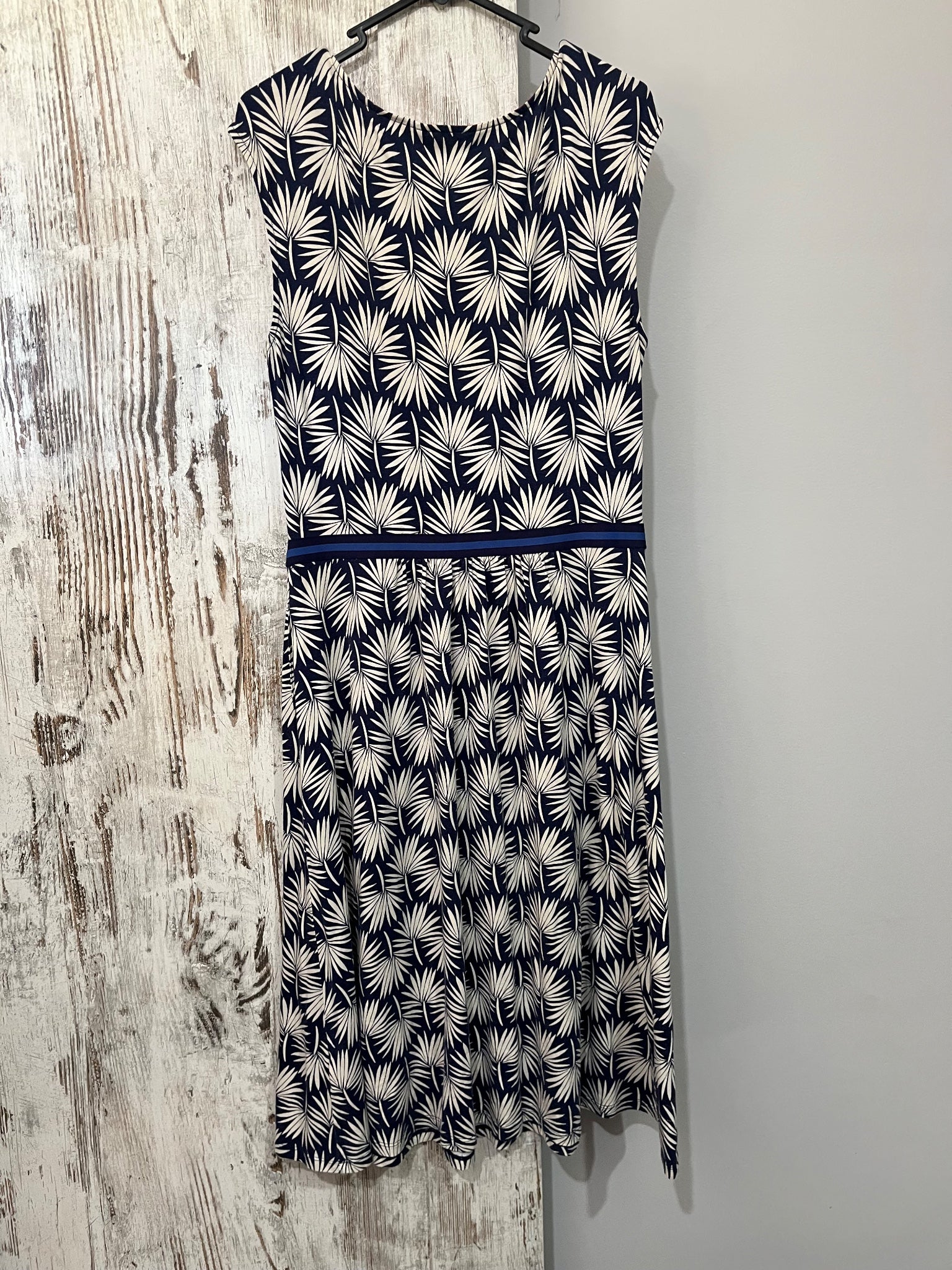 Boden Navy & White Palm Leaf Print Sleeveless Jersey Dress - Image 5