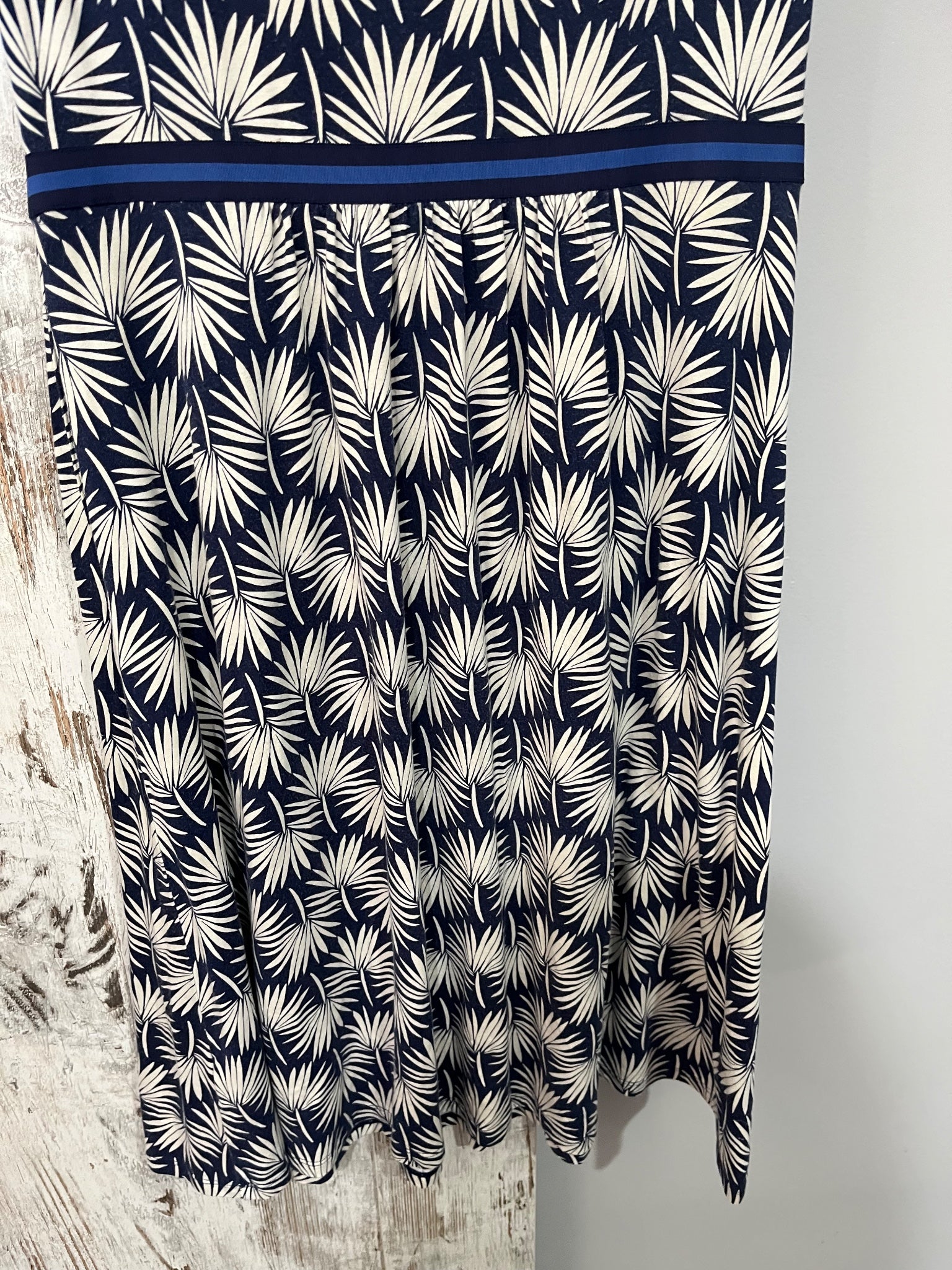 Boden Navy & White Palm Leaf Print Sleeveless Jersey Dress - Image 6