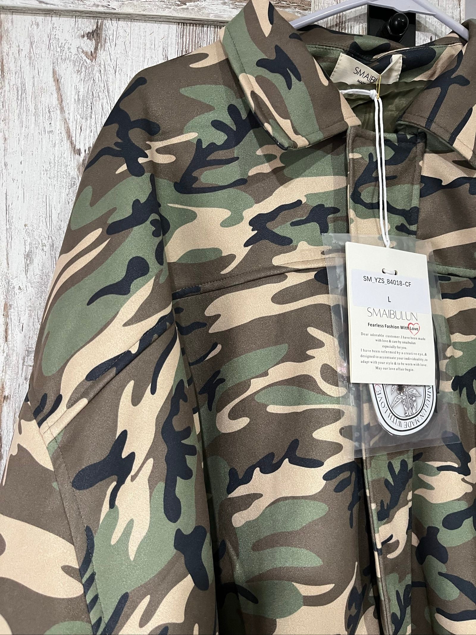Smaibulun camouflage suede jacket in green, beige, and black with collared design and front zipper.