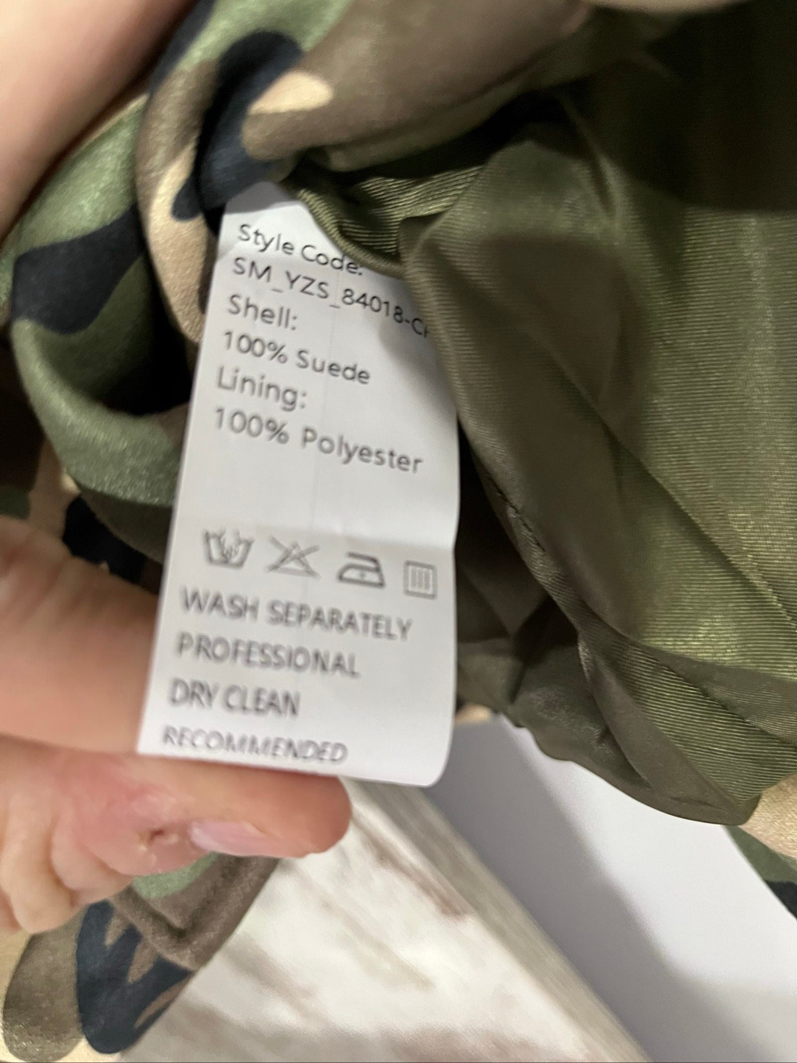 Smaibulun camouflage suede jacket in green, beige, and black with collared design and front zipper.