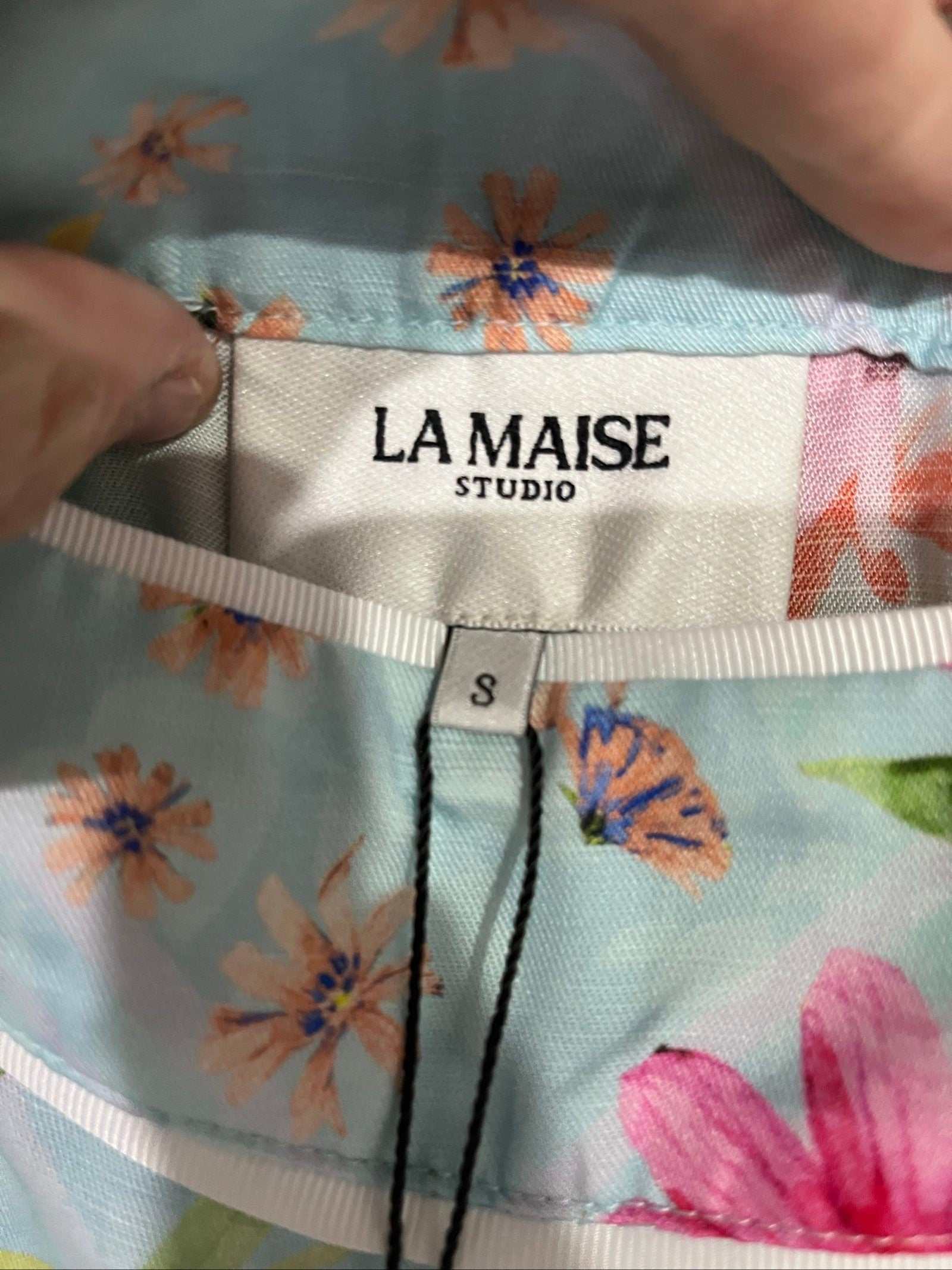 LA MAISE blue floral pants with pink and orange patterns, white trim piping details.