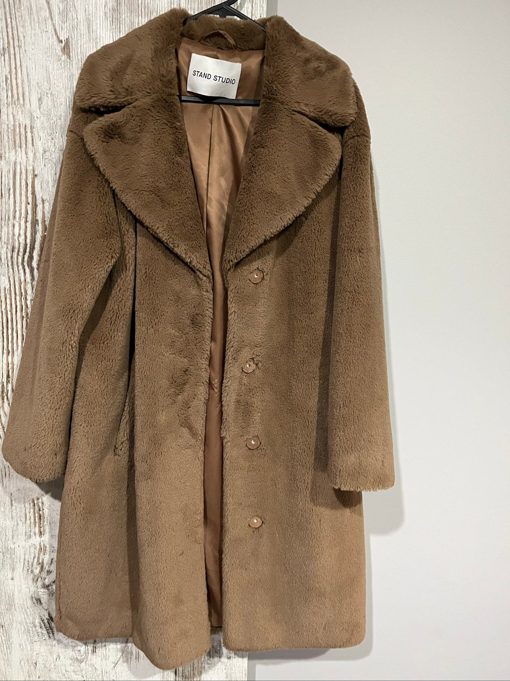Stand Studio brown faux fur coat oversized fit with button closure and wide lapels.