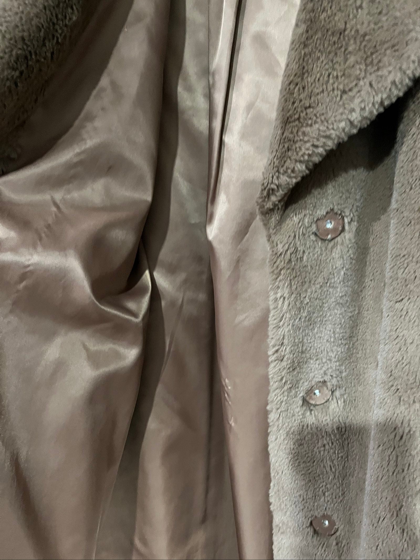 Stand Studio brown faux fur coat oversized fit with button closure and wide lapels.