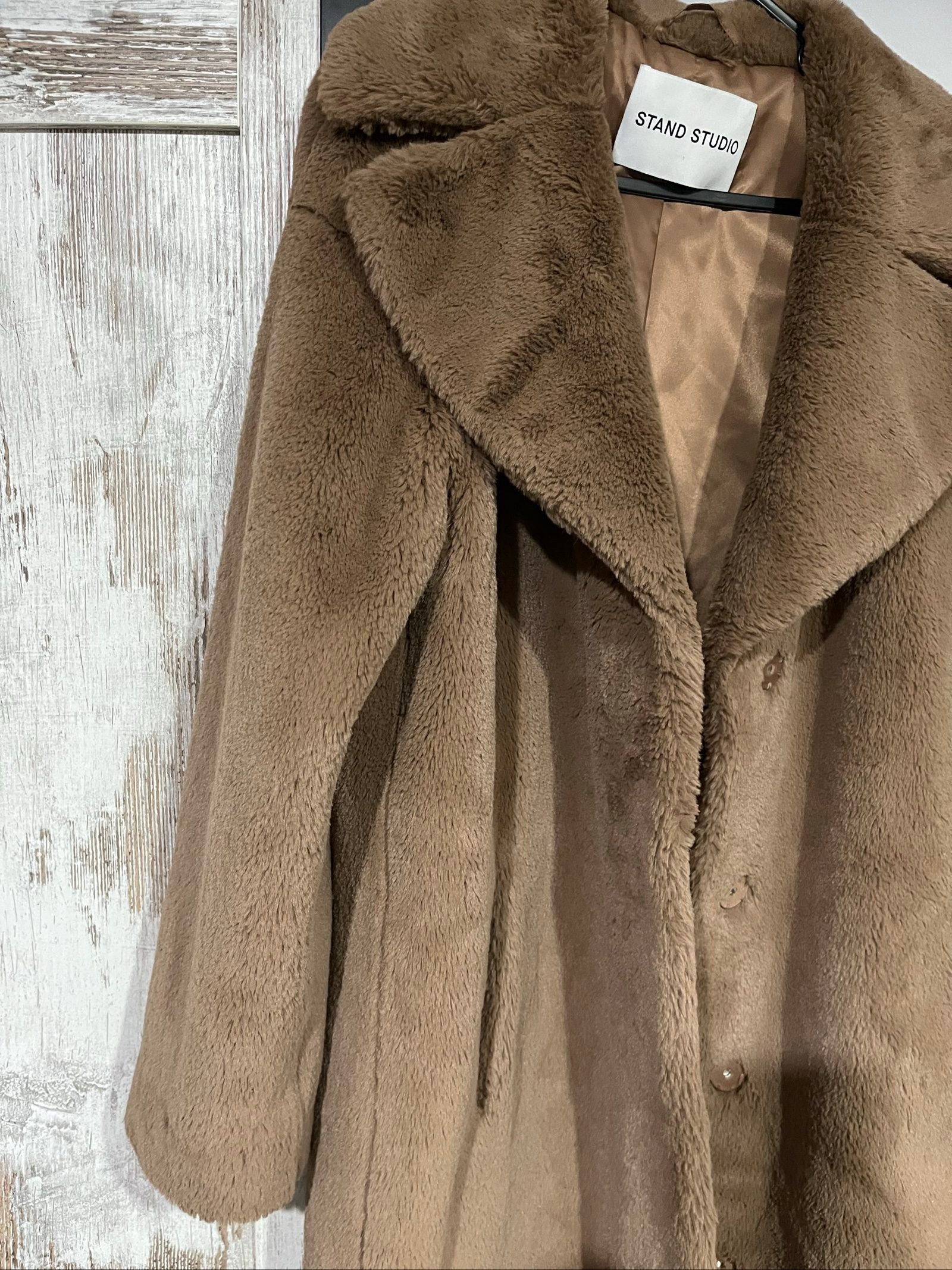 Stand Studio brown faux fur coat oversized fit with button closure and wide lapels.