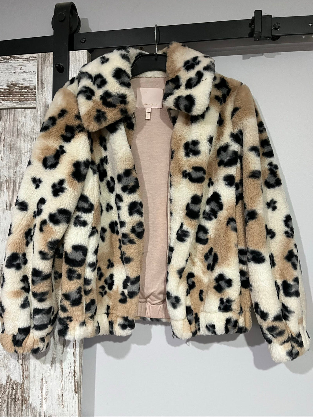 Rebecca Taylor beige leopard print faux fur jacket with classic collar and elasticated cuffs.