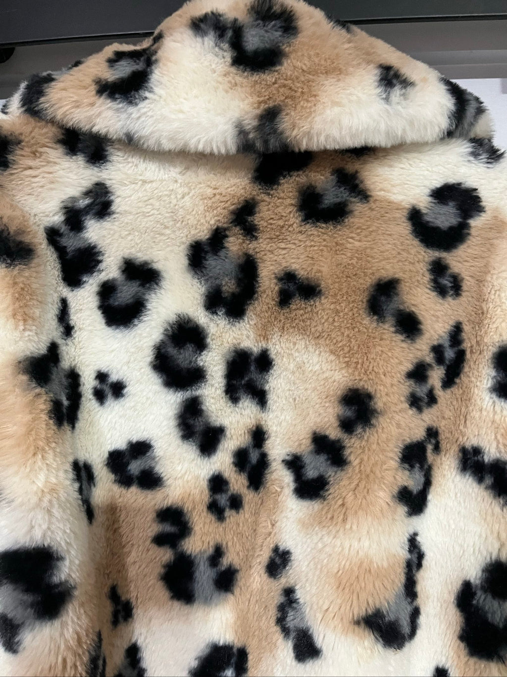Rebecca Taylor beige leopard print faux fur jacket with classic collar and elasticated cuffs.