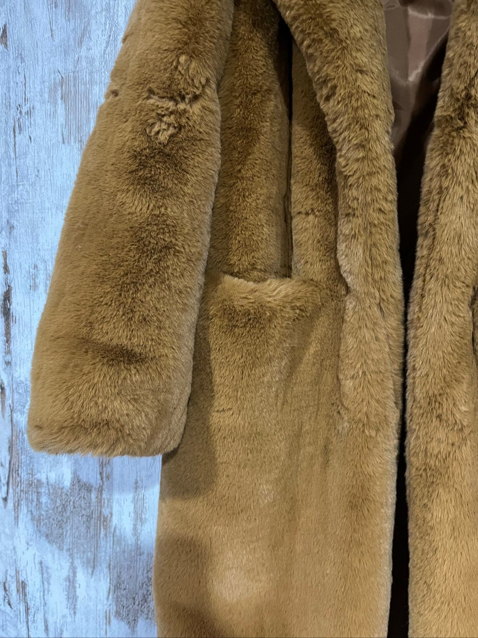 APPARIS brown faux fur coat with large lapels, plush texture, and two front pockets.