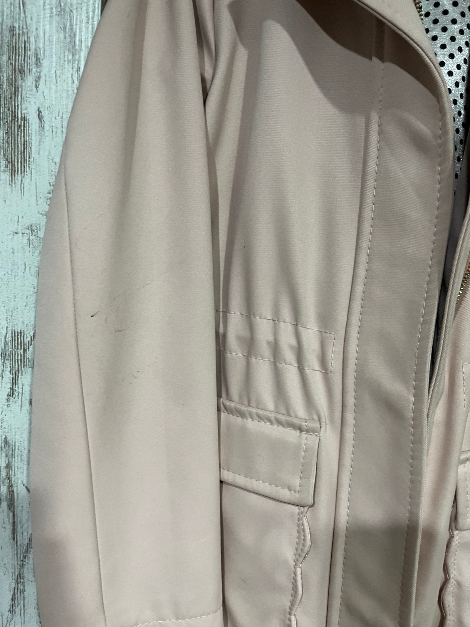 kate spade beige hooded coat scalloped pockets polka dot lining adjustable gold-tone hardware