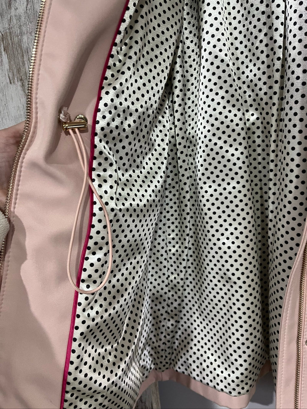 kate spade beige hooded coat scalloped pockets polka dot lining adjustable gold-tone hardware