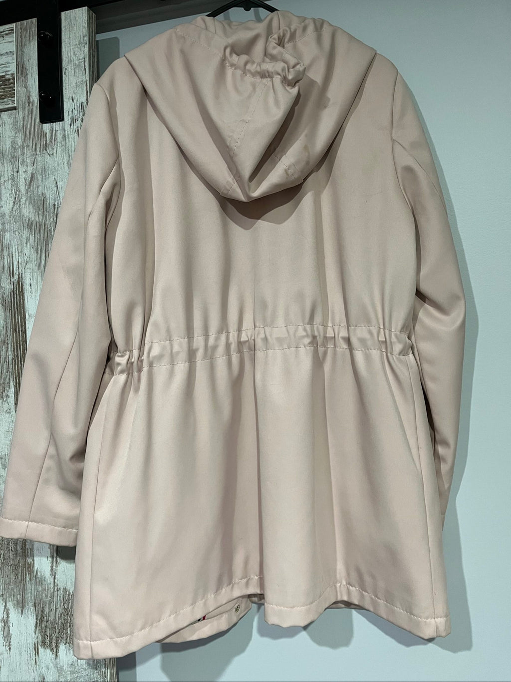 kate spade beige hooded coat scalloped pockets polka dot lining adjustable gold-tone hardware