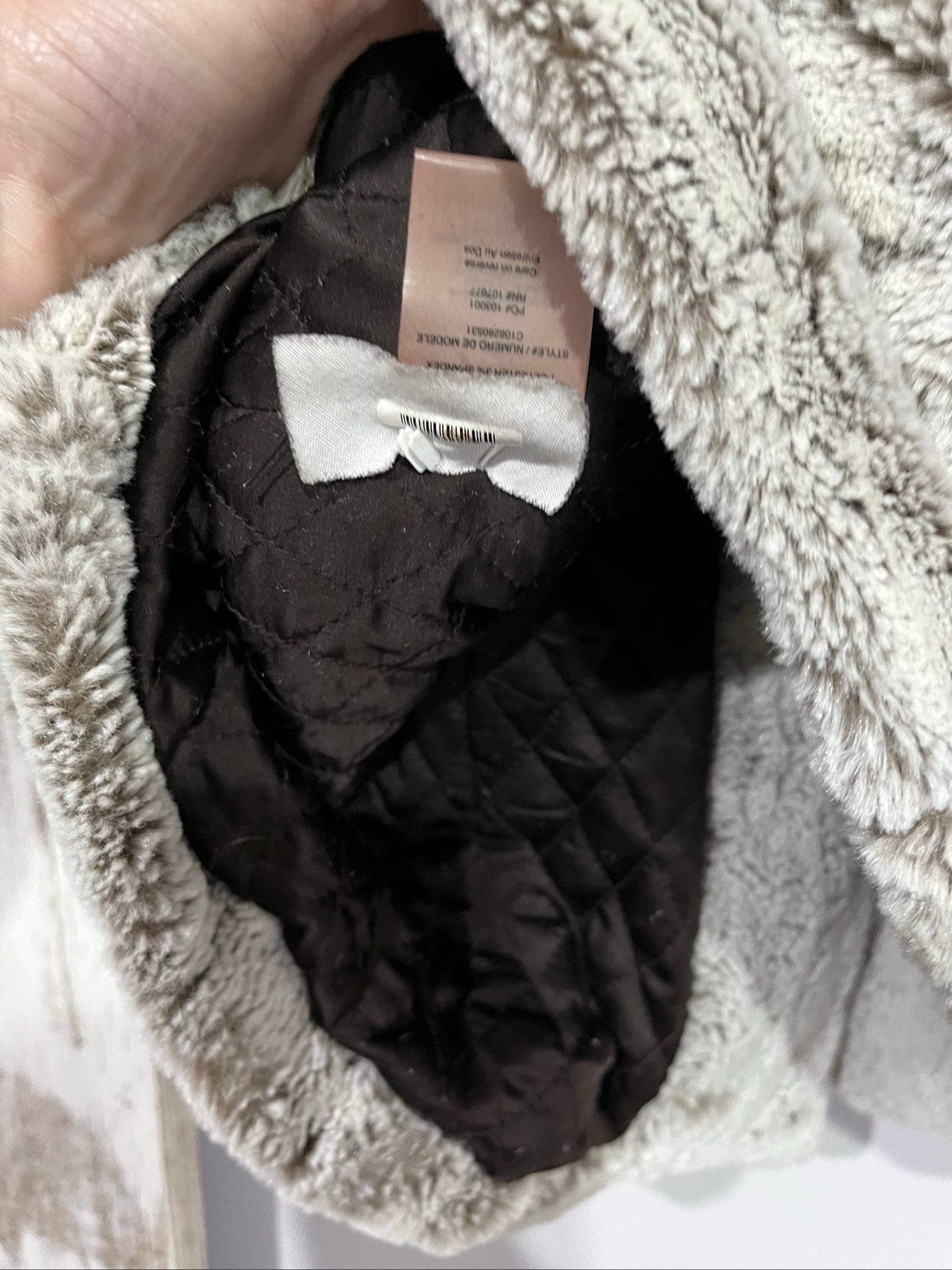 alice + olivia beige faux fur sleeveless vest with quilted black lining and side pockets